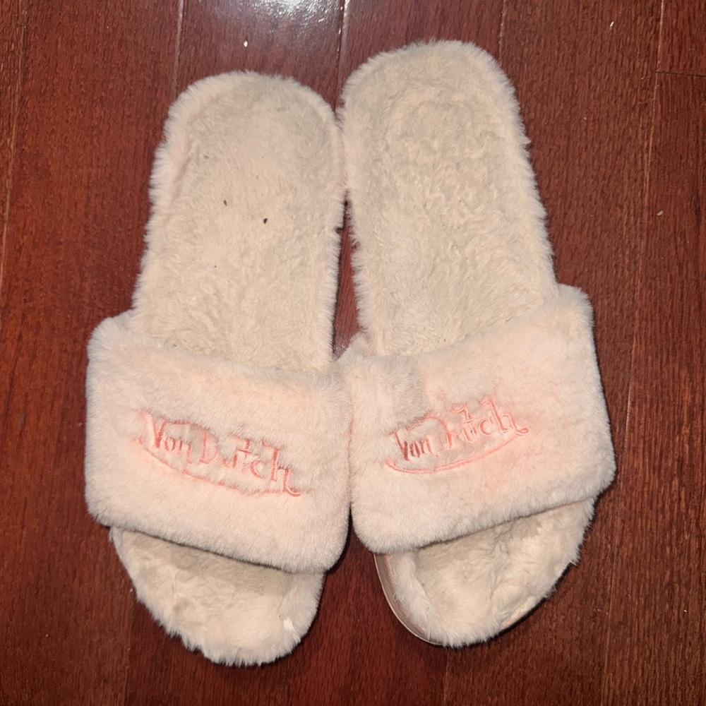 Van Dutch Pink Fuzzy Slippers